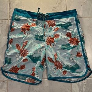 Patagonia Wavefarer Scallop stretchy board swim shorts 33